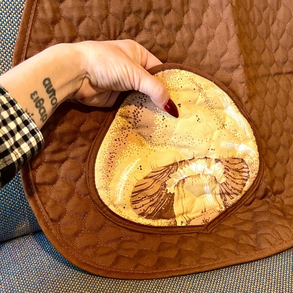 60s-70s Vintage 🍄🟫 Kitchen Ensemble by Sunweave Quilted Mushroom Pocket Apron - Picture 2 of 4